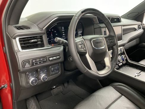 Used 2024 GMC Yukon Denali w/ Advanced Technology Package image 2