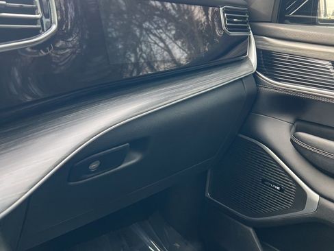 Used 2023 Jeep Wagoneer Series II w/ Premium Group I image 15