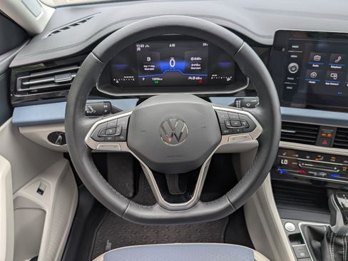 Used 2025 Volkswagen Jetta SE w/ Sunroof Package FWD image 23