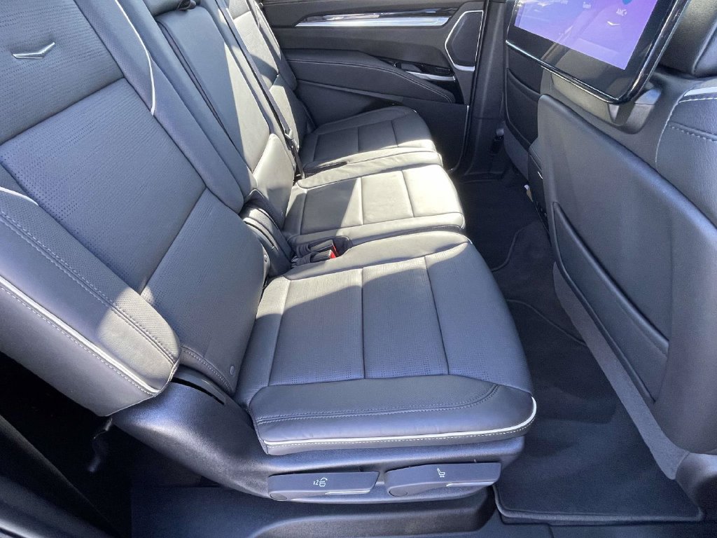 Used 2026 Cadillac Escalade ESV Sport w/ LPO, ONYX Package AWD/4WD image 11