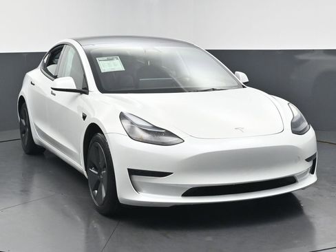 Used 2023 Tesla Model 3 Standard Range RWD image 6