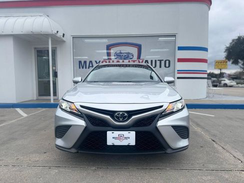 Used 2018 Toyota Camry SE FWD image 11