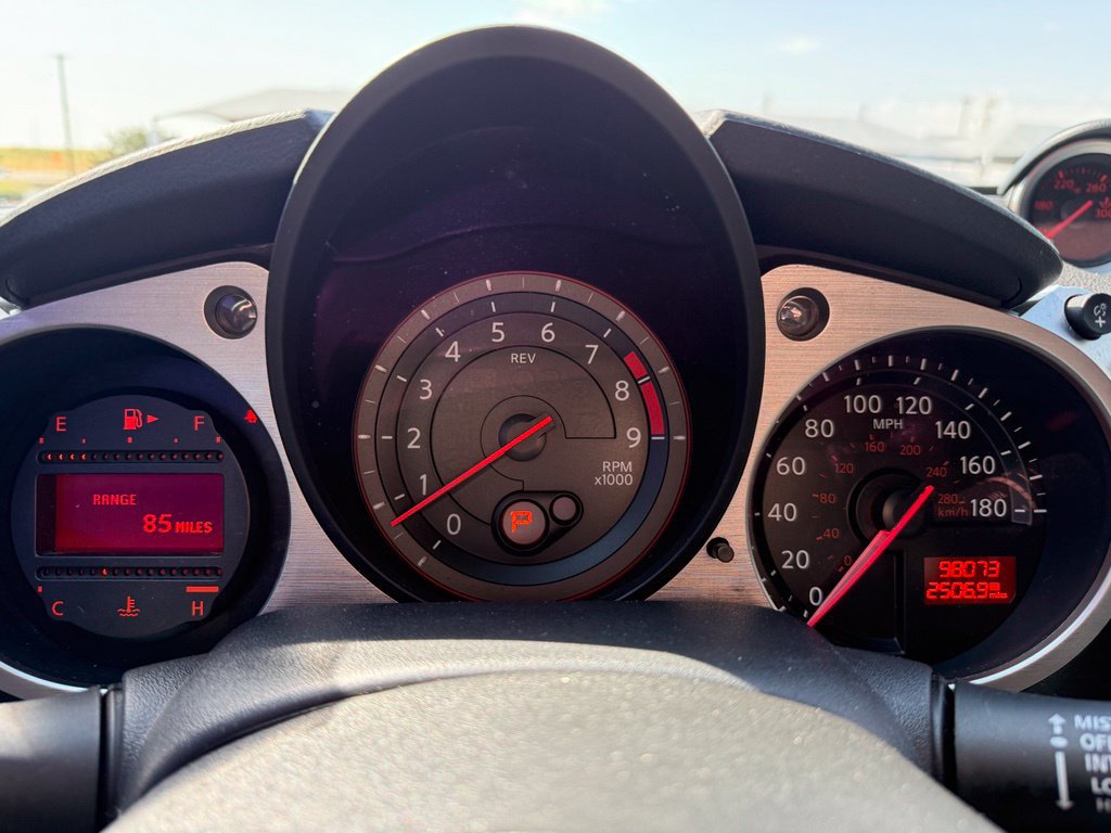 Used 2017 Nissan 370Z Coupe RWD image 14