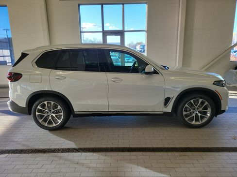 New 2026 BMW X5 xDrive50e w/ Premium Package image 8