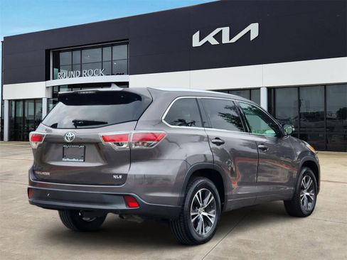 Used 2016 Toyota Highlander XLE image 5