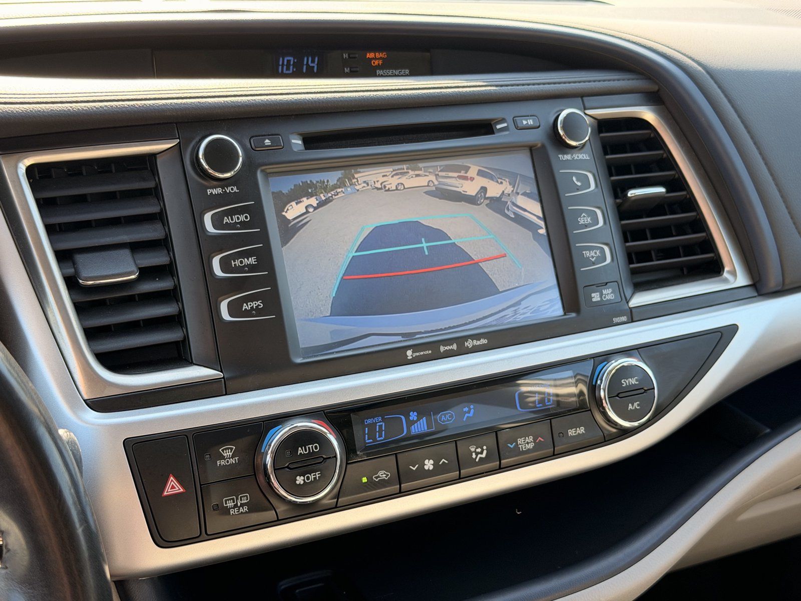Used 2019 Toyota Highlander XLE FWD image 25