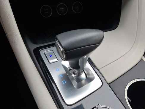 Used 2025 Genesis G70 2.5T image 12