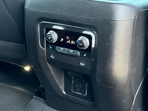 Used 2024 GMC Yukon XL Denali AWD/4WD image 23