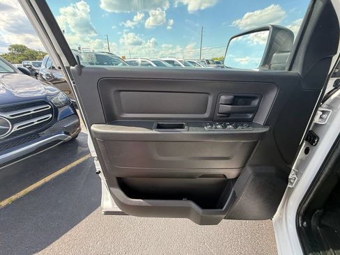 Used 2017 RAM 1500 Express RWD image 11