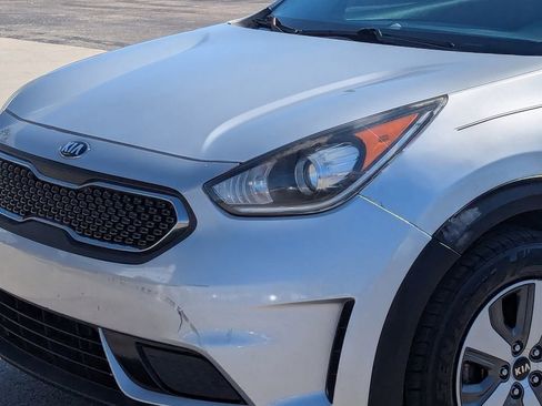 Used 2019 Kia Niro LX image 6