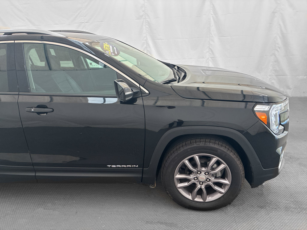 Used 2024 GMC Terrain SLT AWD/4WD image 9