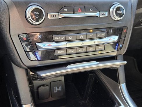 Used 2020 Ford Explorer Limited image 20