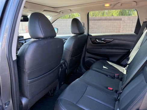 Used 2020 Nissan Rogue SL w/ Premium Package image 11