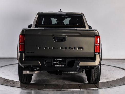Used 2025 Toyota Tacoma TRD Sport AWD/4WD image 5