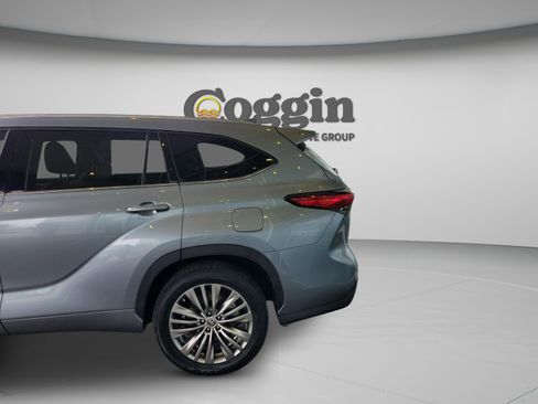 Used 2020 Toyota Highlander Platinum image 31