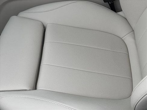 Certified 2025 Mercedes-Benz GLB 250 image 4