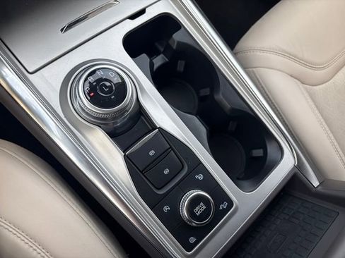 Used 2022 Ford Explorer Platinum w/ Equipment Group 601A AWD/4WD image 30