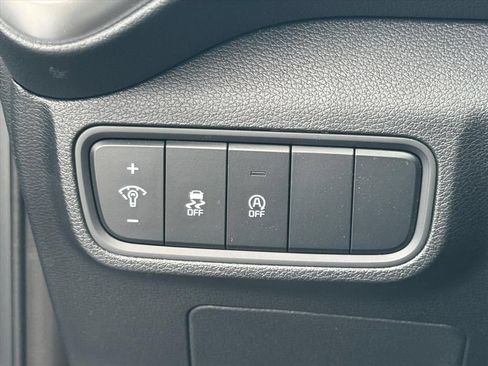 Certified 2025 Kia Soul LX w/ LX Technology Package FWD image 15