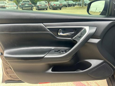 Used 2017 Nissan Altima 2.5 SL w/ 2.5 Technology Package FWD image 12