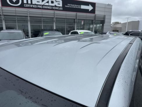 Used 2020 Toyota Highlander L AWD/4WD image 13