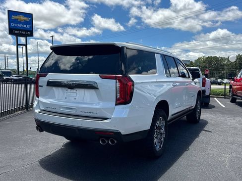 Used 2023 GMC Yukon XL Denali Ultimate AWD/4WD image 6