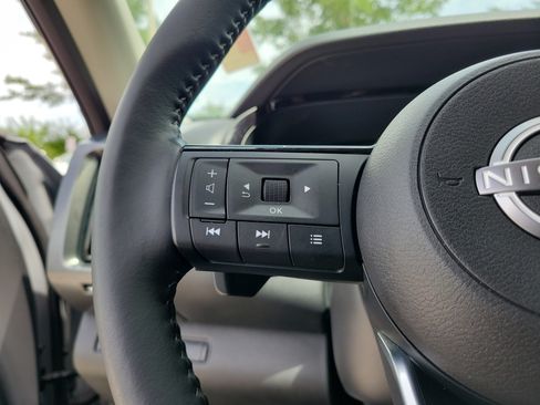 Certified 2024 Nissan Pathfinder SL FWD image 22