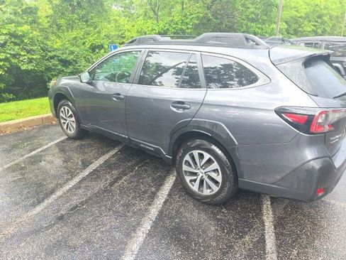 Used 2024 Subaru Outback Premium AWD/4WD image 3