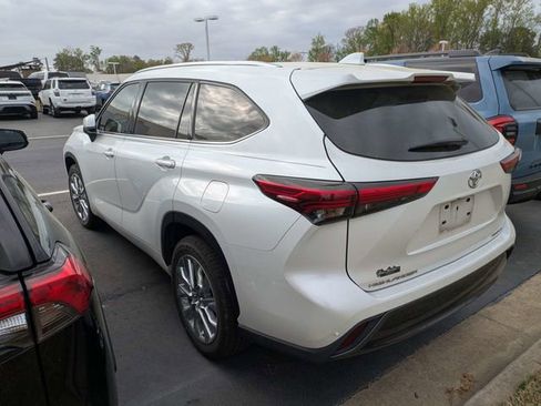 Used 2023 Toyota Highlander Limited image 5