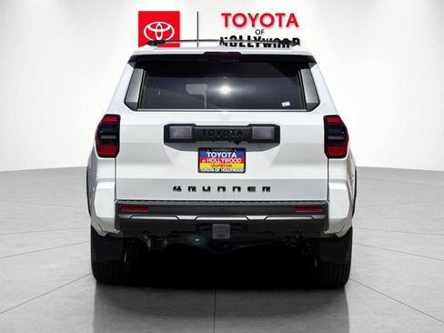 New 2026 Toyota 4Runner SR5 AWD/4WD image 5