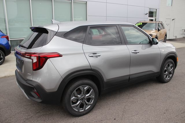 Used 2025 Kia Seltos LX AWD/4WD image 29