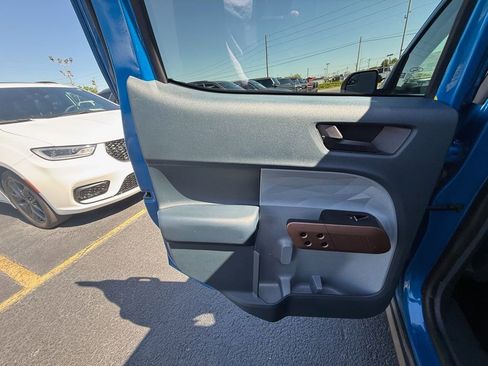 Used 2022 Ford Maverick Lariat FWD image 17