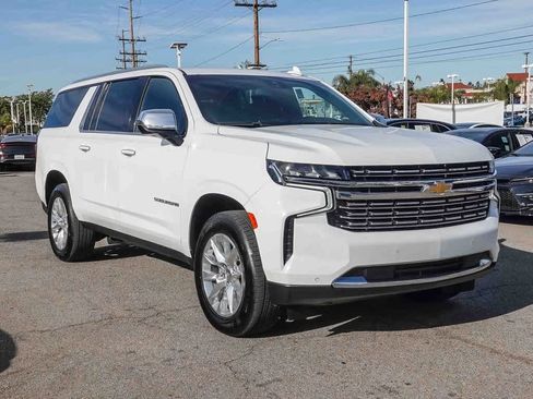 Used 2023 Chevrolet Suburban Premier image 3