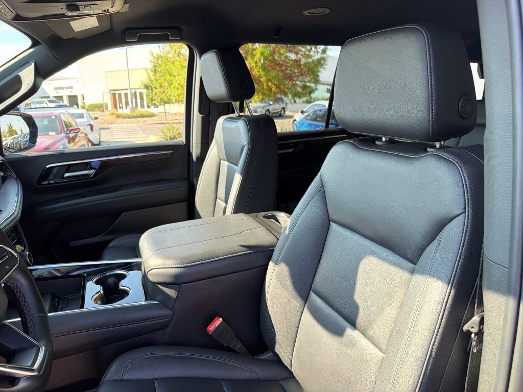 Used 2025 Chevrolet Tahoe Z71 AWD/4WD image 20