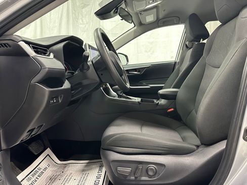 Used 2025 Toyota RAV4 XLE image 14