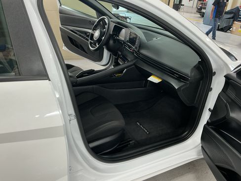 Certified 2025 Hyundai Elantra Sport FWD image 16