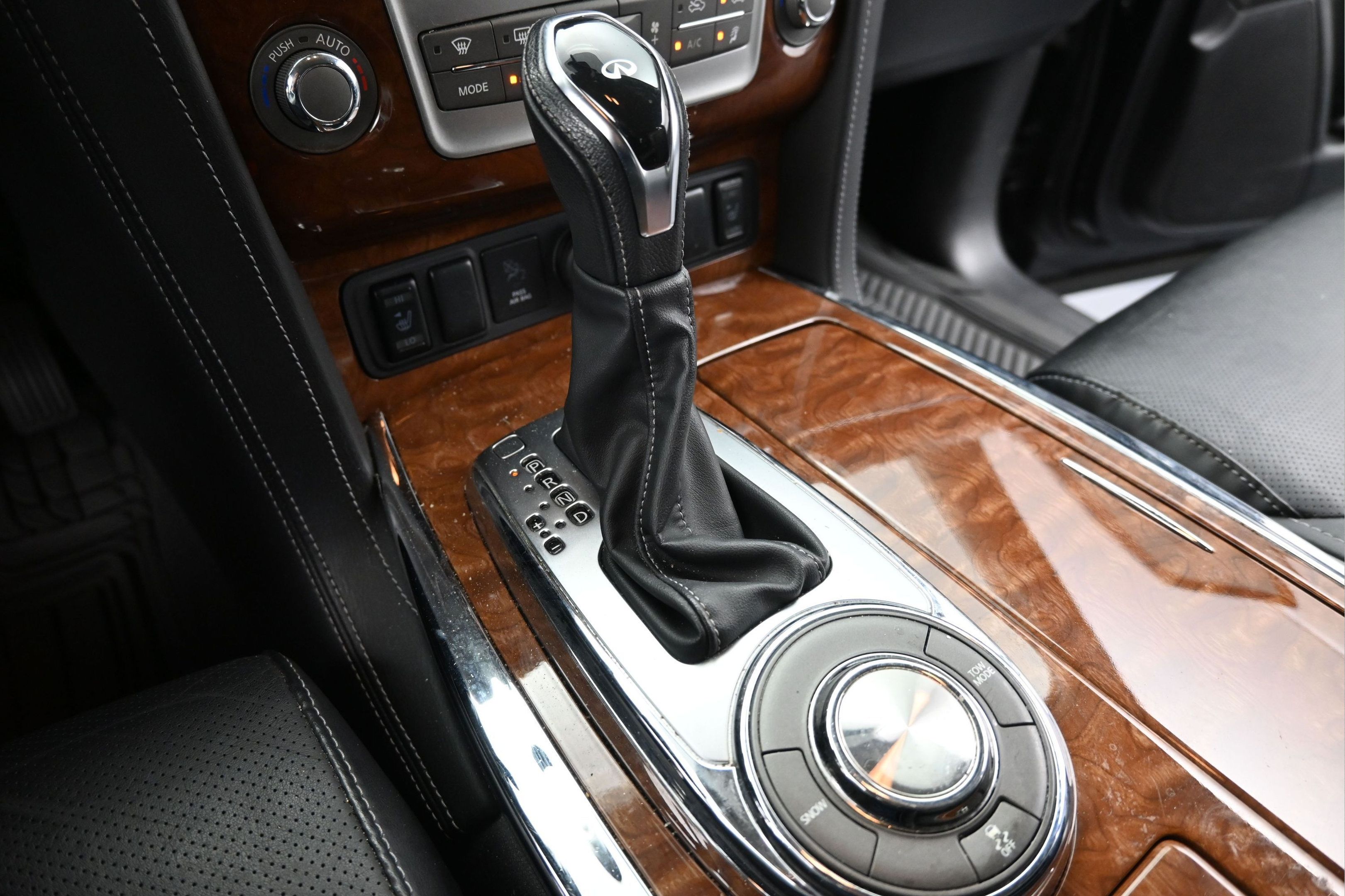 Used 2018 INFINITI QX80 2WD w/ Driver Assistance Package image 18