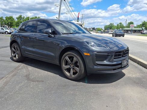 Used 2023 Porsche Macan AWD/4WD image 3