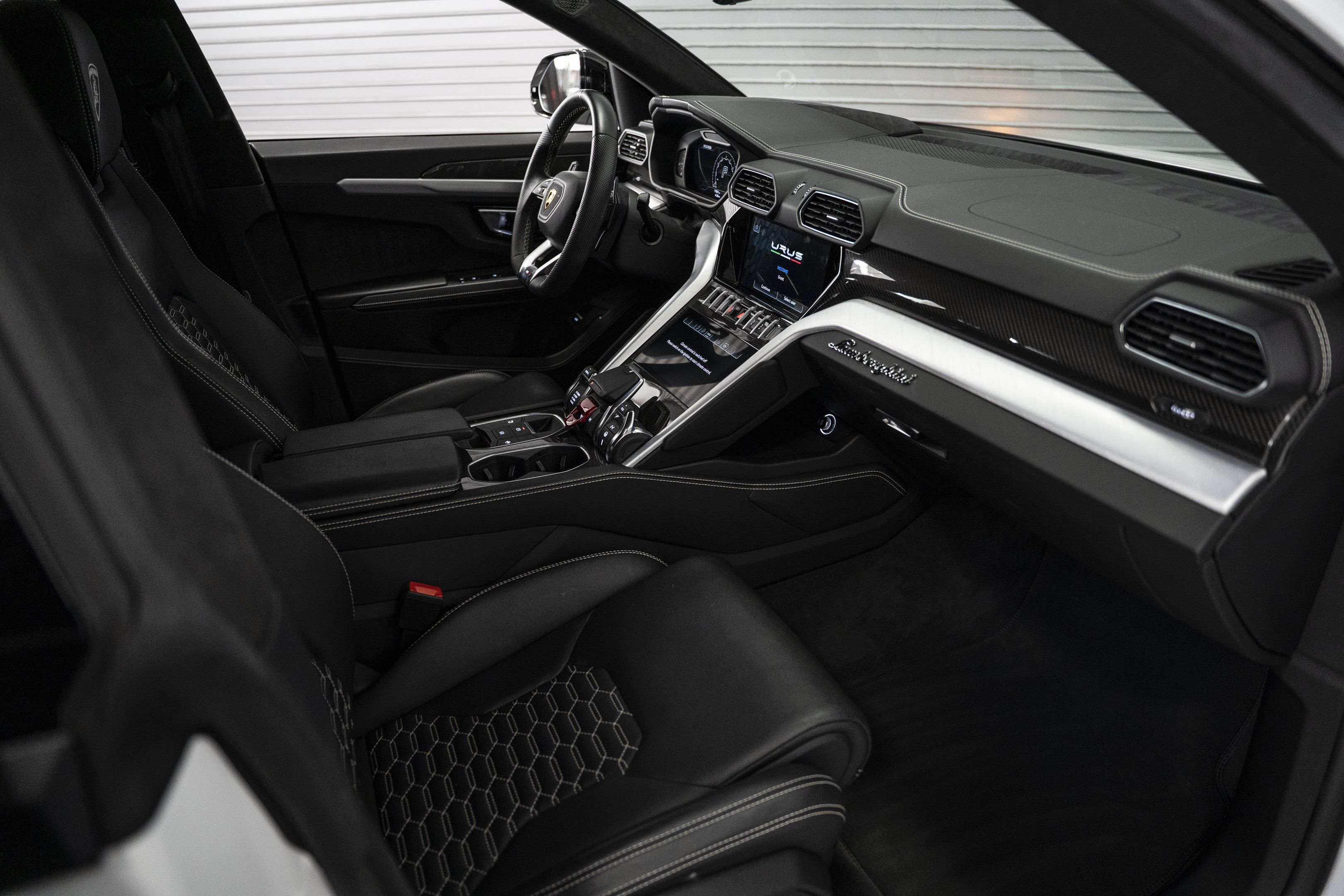Used 2022 Lamborghini Urus AWD/4WD image 33