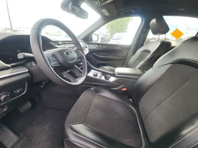 Used 2024 Jeep Grand Cherokee L Altitude AWD/4WD image 27