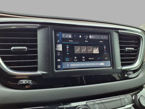 Used 2024 Chrysler Voyager LX image 5