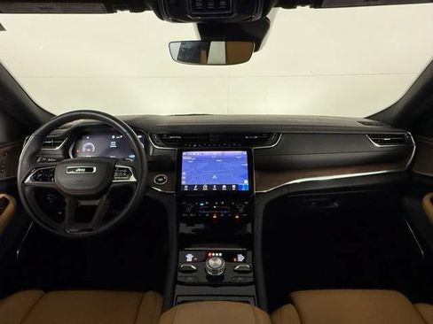 Used 2025 Jeep Grand Cherokee L Summit w/ Obsidian Package AWD/4WD image 17
