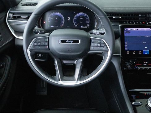 Used 2024 Jeep Grand Cherokee L Limited AWD/4WD image 11
