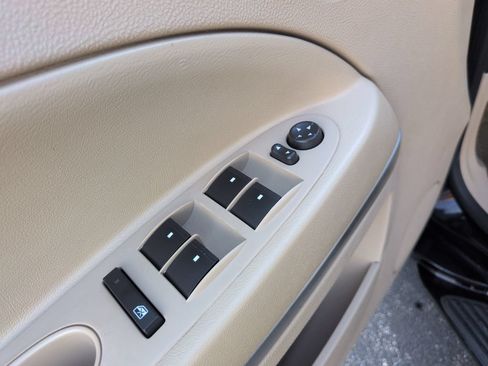 Used 2010 Chevrolet HHR LT FWD image 12