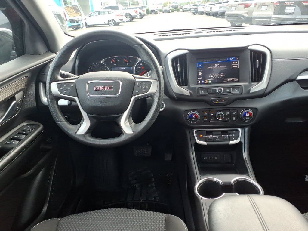 Used 2024 GMC Terrain SLE w/ Driver Convenience Package FWD image 16