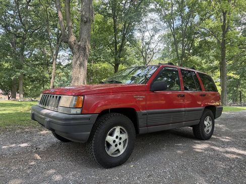 Used 1995 Jeep Grand Cherokee Laredo AWD/4WD image 1