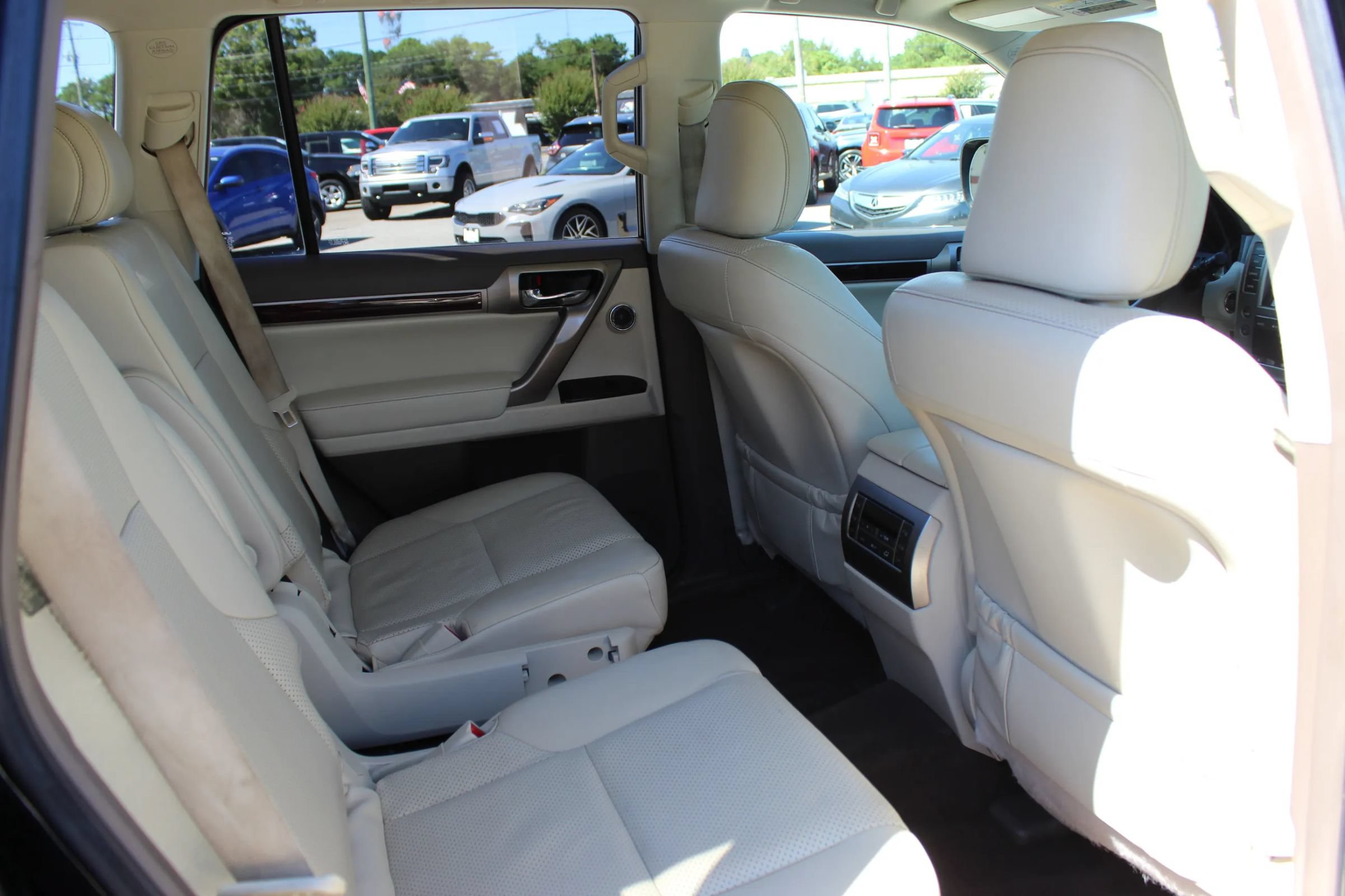 Used 2017 Lexus GX 460 Luxury w/ Preferred Accessory Package AWD/4WD image 27