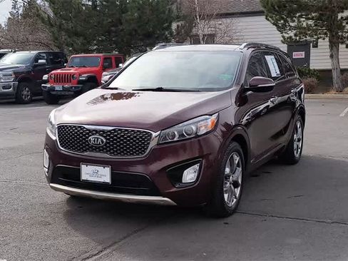Used 2017 Kia Sorento SX image 4