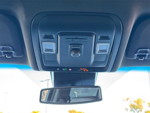 Used 2023 Chevrolet Suburban LT image 25