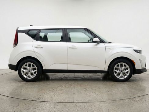 Used 2025 Kia Soul LX w/ LX Technology Package FWD image 9