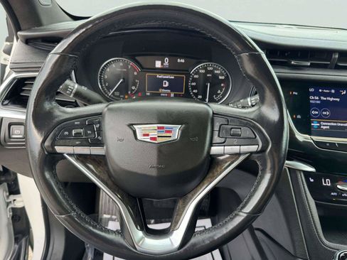 Used 2022 Cadillac XT6 Premium Luxury w/ LPO, Floor Liner Package AWD/4WD image 23